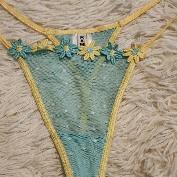 VINTAGE RAMPAGE LARGE THONGS - Picture 10 of 10